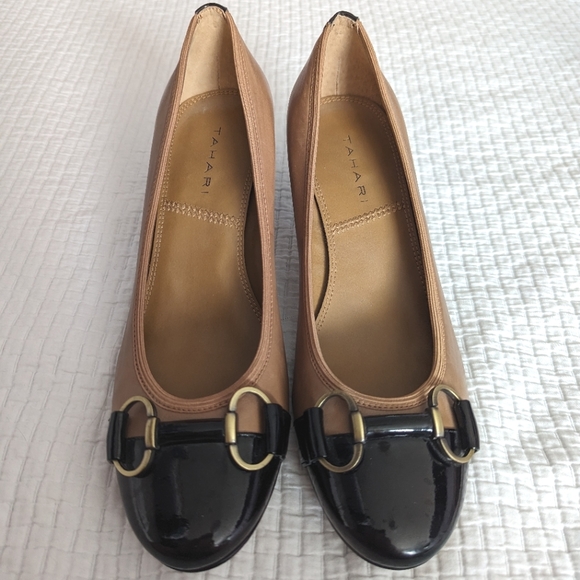 Tahari Misty Taupe Leather Kitten Heels with Black Patent Toes & Heels 7.5b - Picture 2 of 7